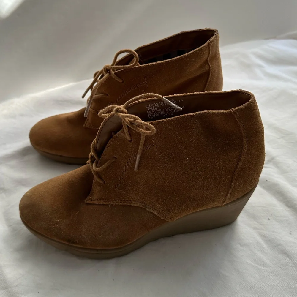 White Mountain Brown Suede Velvet size 7.5